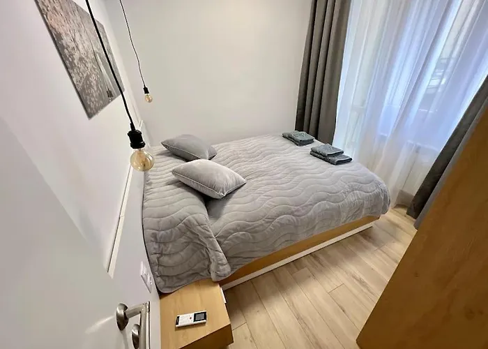 Location ! Opera Next To Alexander Nevsky Cathedral Daire *